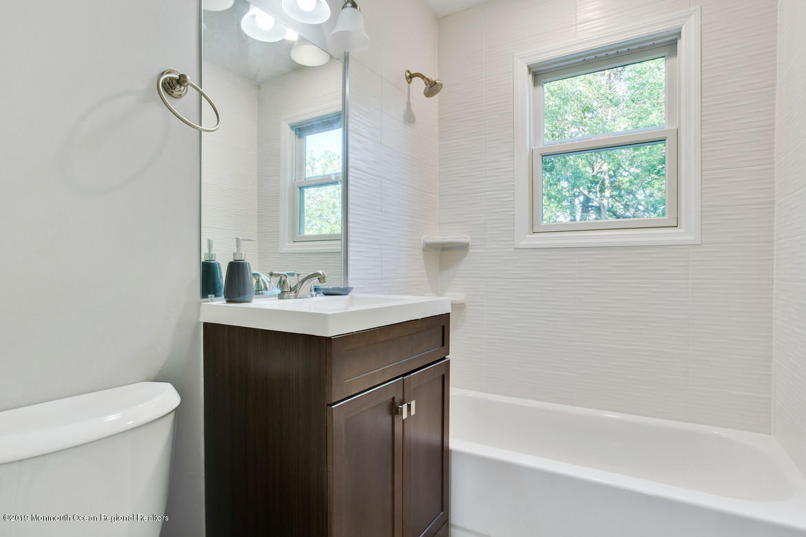 36 Adelphi Road Toms River, NJ 08757 - Photo 10 of 19 14Master_Bathroom