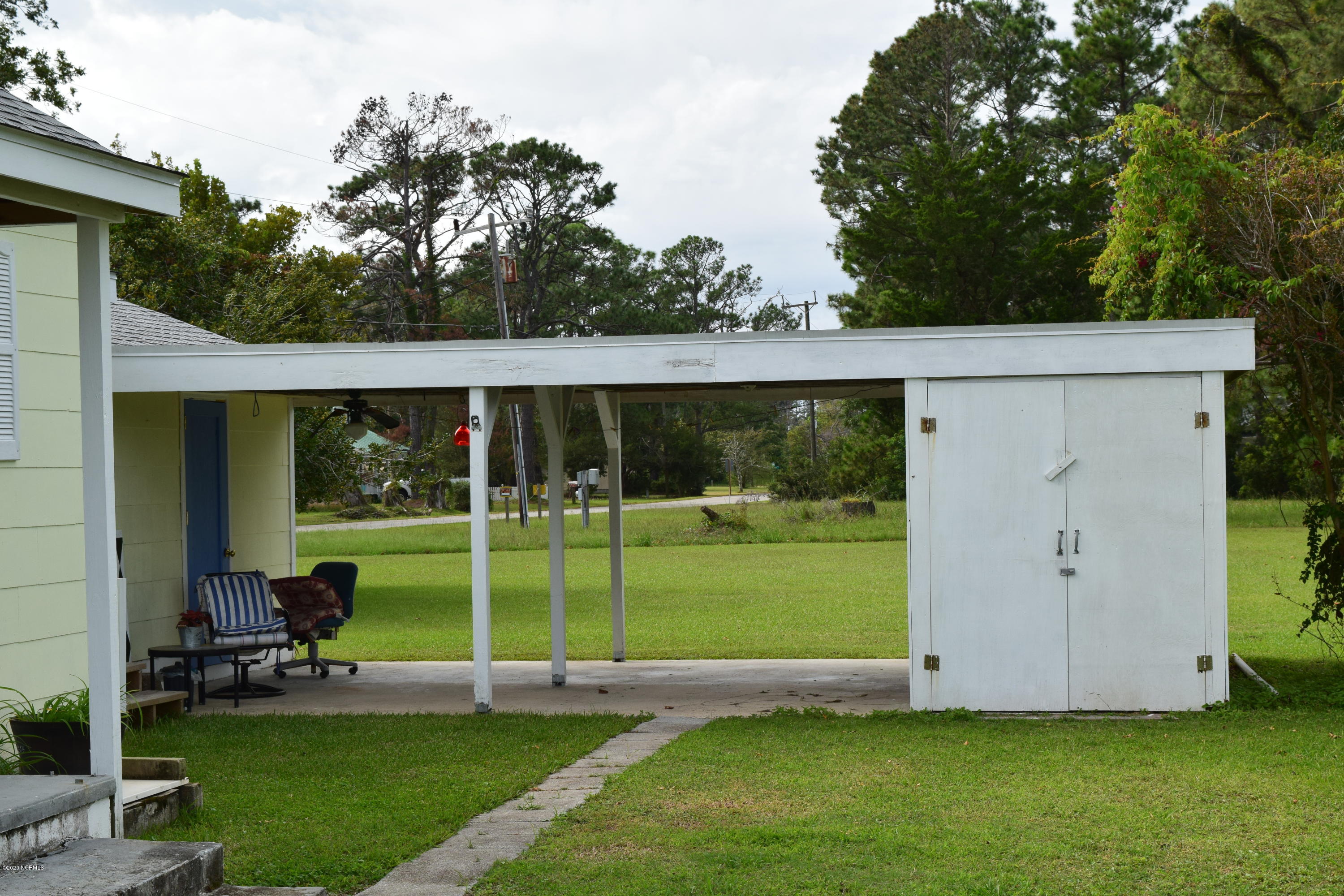 130 Star Church Road Marshallberg, NC 28553 - Photo 6 of 27 Covered Breezeway