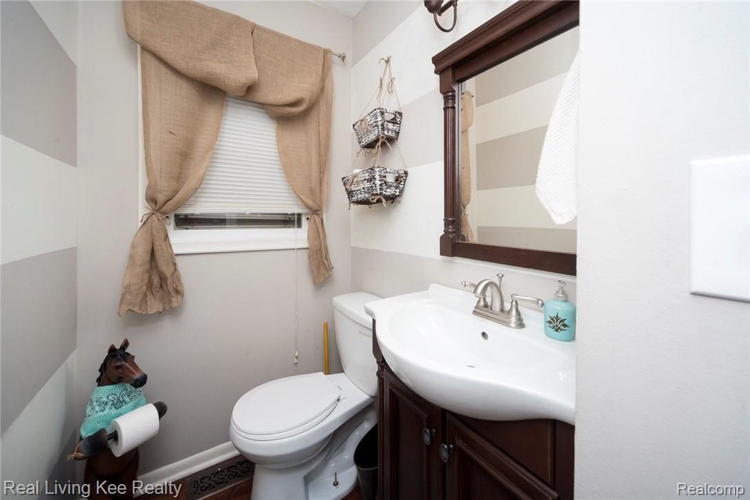 5191 Middleboro Road Grand Blanc, MI 48439 - Photo 13 of 37 half bathroom