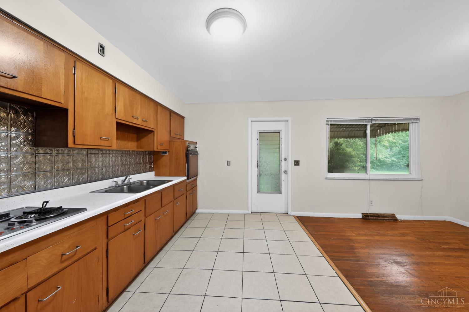 2945 Aquadale Lane Cincinnati, OH 45211 - Photo 14 of 30