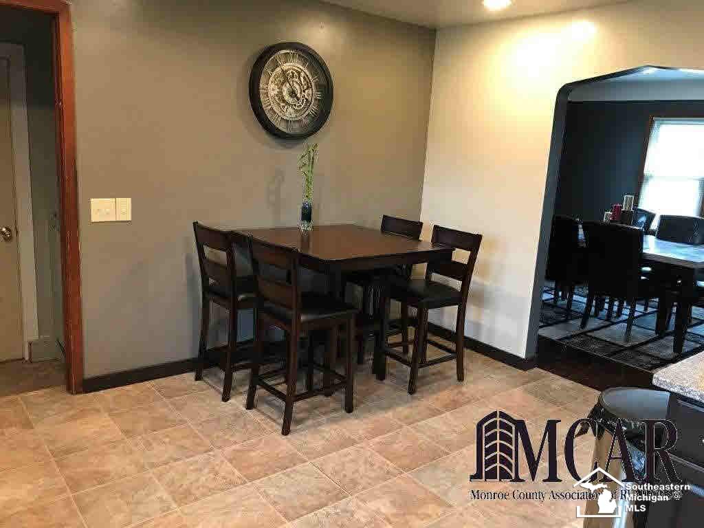 3735 Vivian Road Monroe, MI 48162 - Photo 5 of 17 21257504-4.JPG