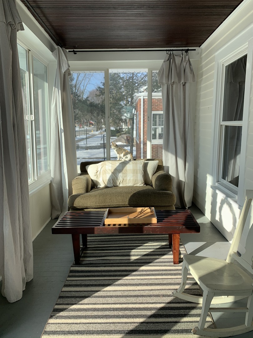 1908 Evergreen Road Homewood, IL 60430 - Photo 3 of 21 a living room filled with furniture and a potted plant