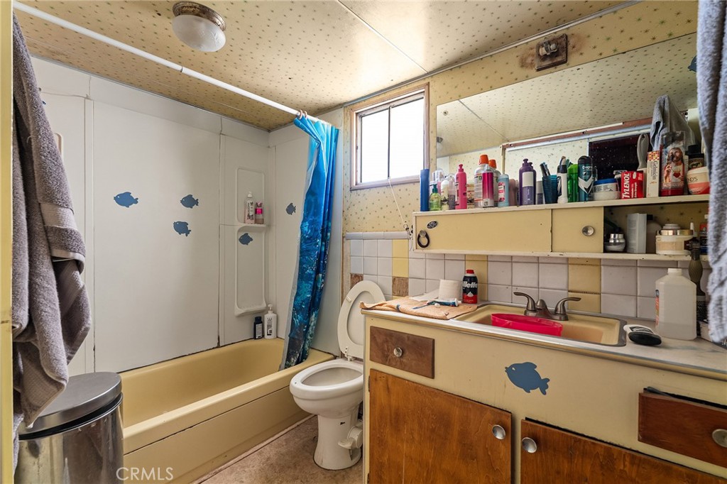 16925 Basler Road Cottonwood, CA 96022 - Photo 34 of 55 a bathroom with a sink a bath tub and a toilet