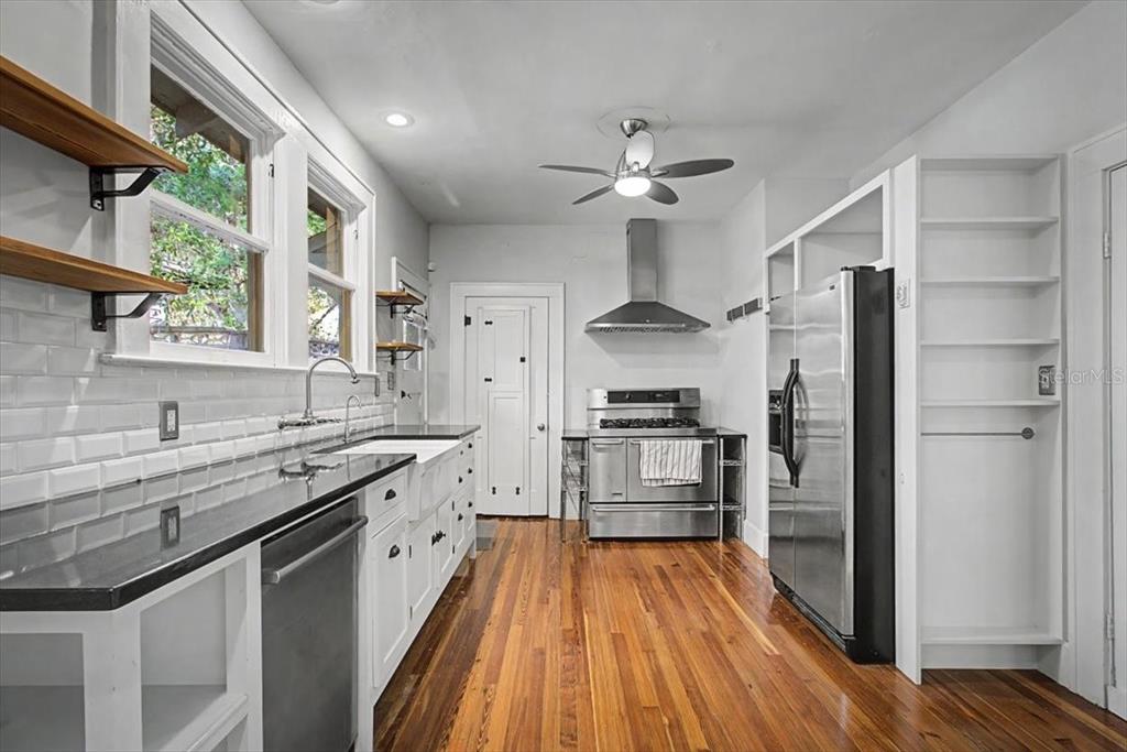 421 NE Boulevard Gainesville, FL 32601 - Photo 3 of 46