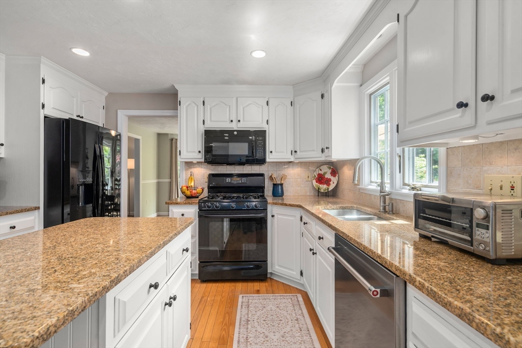 2 Angelo Way Franklin, MA 02038 - Photo 10 of 42