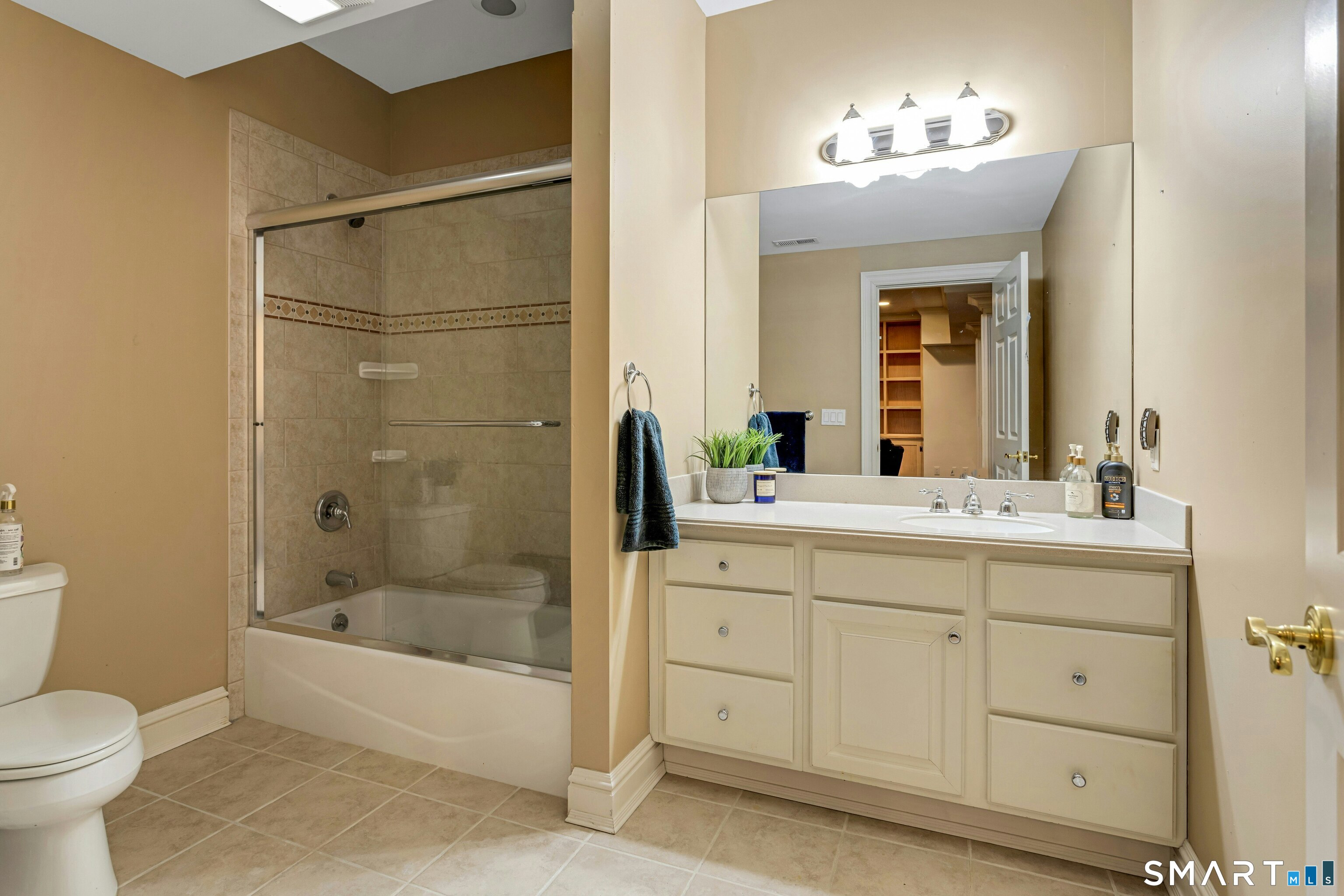 14 Turtle Ridge Court Ridgefield, CT 06877 - Photo 36 of 40 Full Bathroom