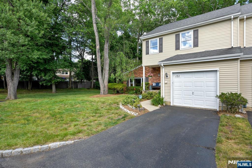 131 Bunker Hill Road Wayne, NJ 07470 - Photo 3 of 45