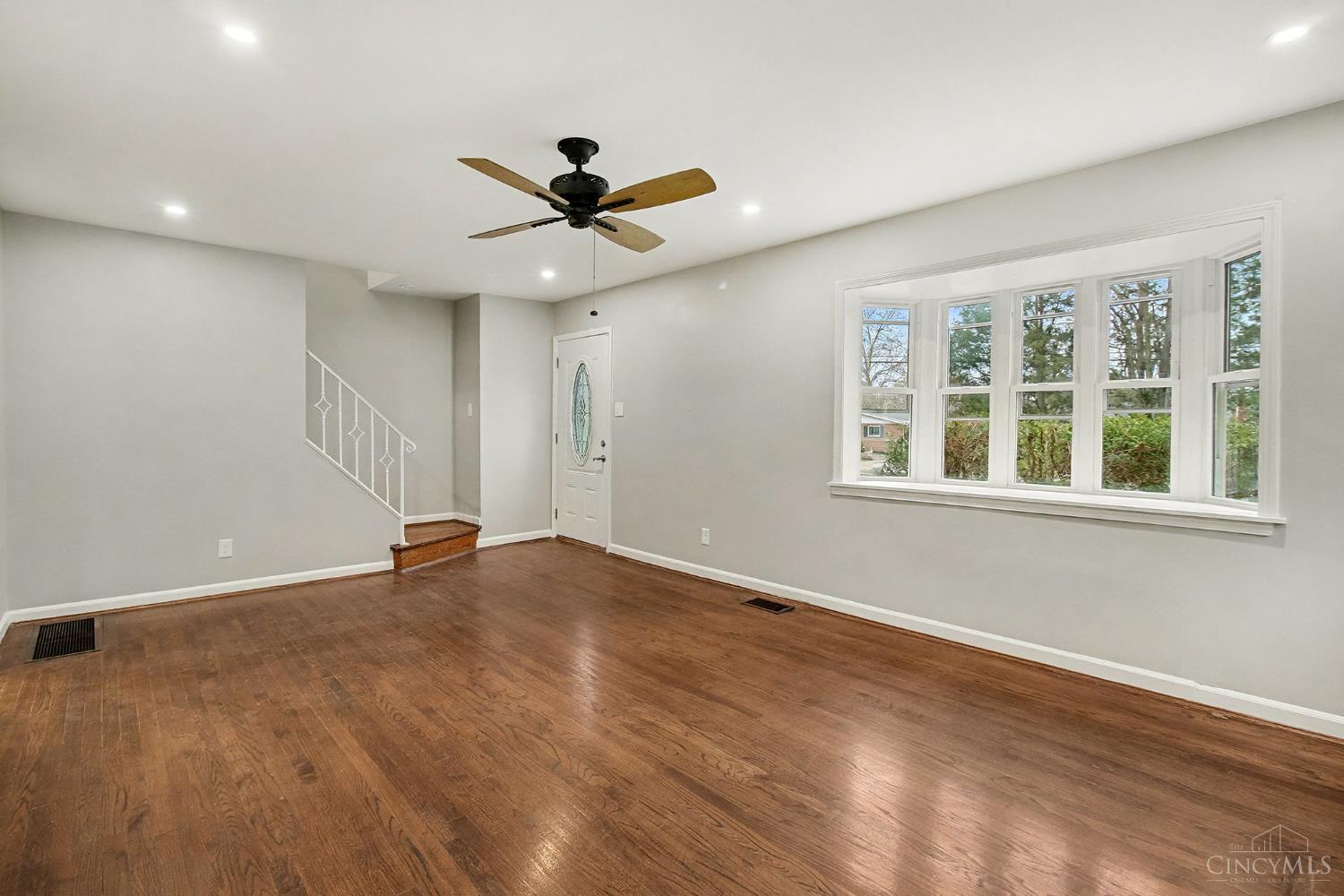 548 Anderson Ferry Road Cincinnati, OH 45238 - Photo 4 of 32 Gallery Image 4