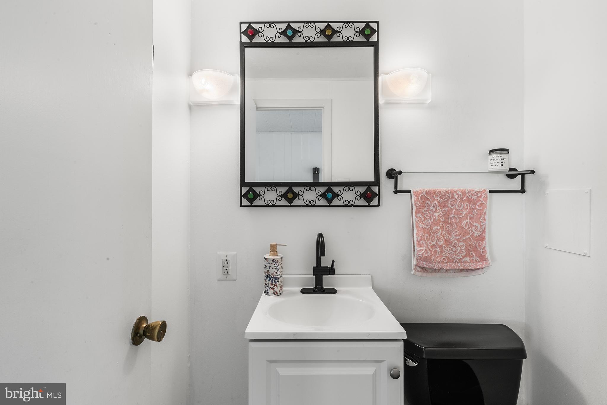 516 Berkley Road Narberth, PA 19072 - Photo 15 of 27 1st Floor Powder room