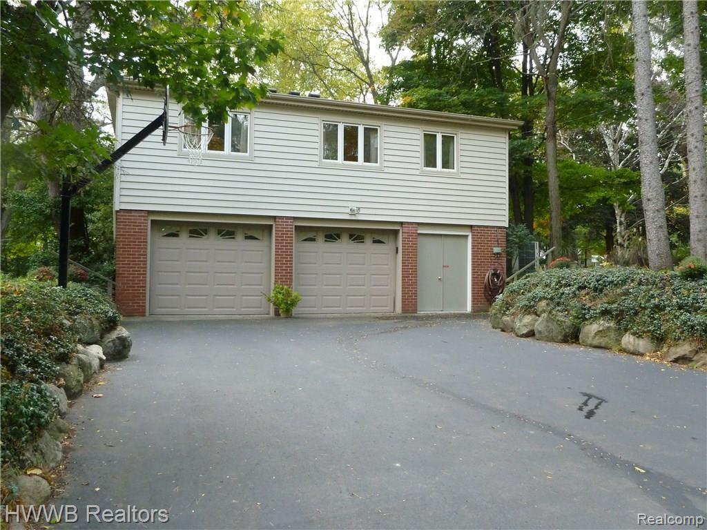 21875 Novi Road Northville, MI 48167 - Photo 38 of 54 Side Elevation