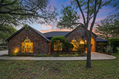 $689,000 | 550 Peterson Lane, Lakeway, TX 78734