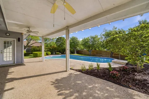 $689,000 | 550 Peterson Lane, Lakeway, TX 78734