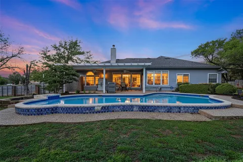 $689,000 | 550 Peterson Lane, Lakeway, TX 78734