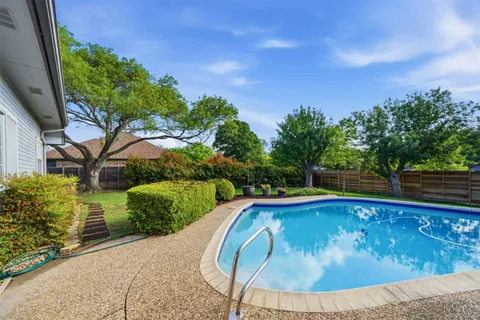 $689,000 | 550 Peterson Lane, Lakeway, TX 78734