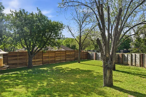 $689,000 | 550 Peterson Lane, Lakeway, TX 78734