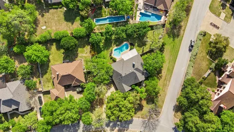 $689,000 | 550 Peterson Lane, Lakeway, TX 78734