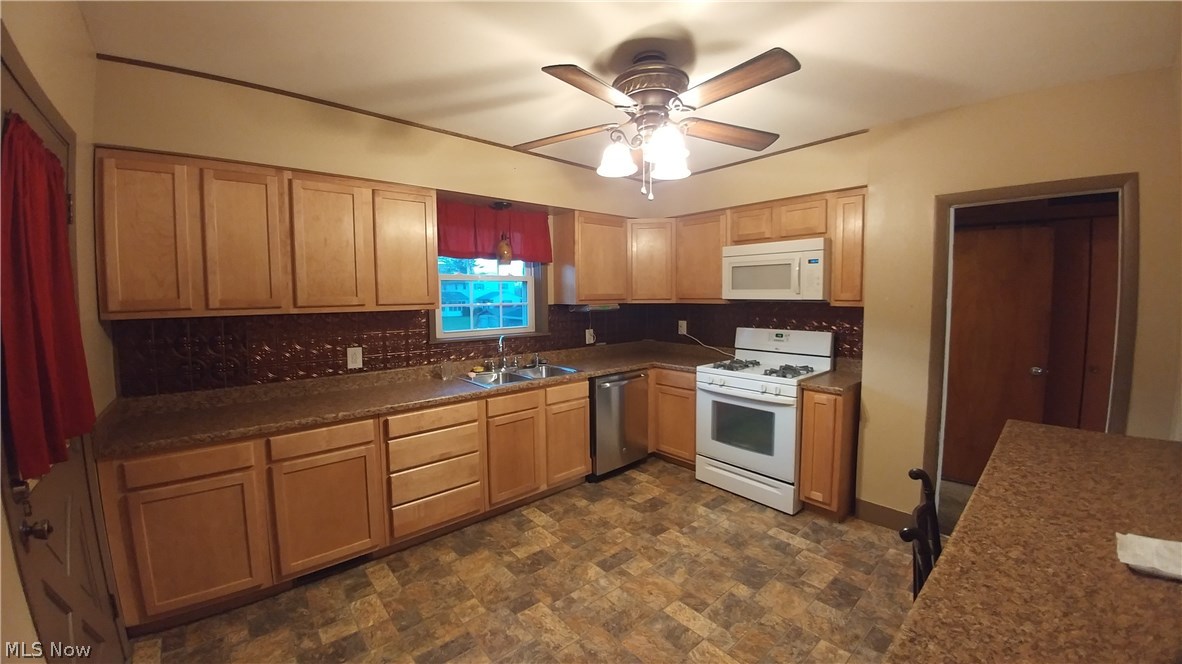 4059 State Road South Ashtabula, OH 44004 - Photo 4 of 28