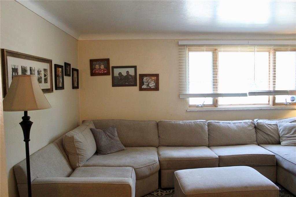 206 Glasgow Road Pittsburgh, PA 15221 - Photo 4 of 31