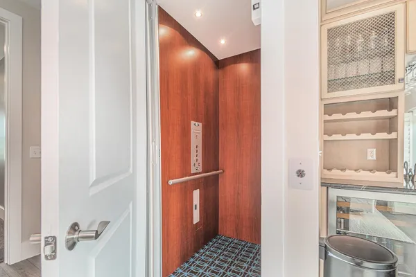 $698,900 | 112 South Niles Avenue, South Bend, IN 46617