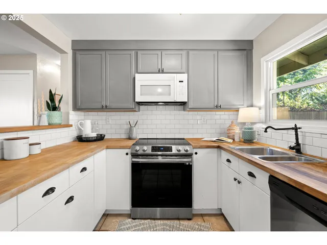 $419,900 | 9313 North Hodge Avenue, Portland, OR 97203