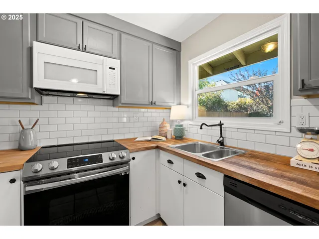 $419,900 | 9313 North Hodge Avenue, Portland, OR 97203