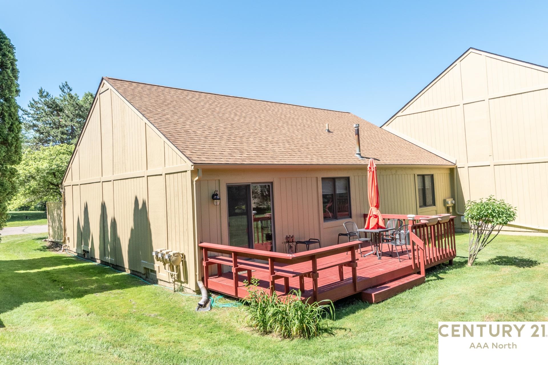 2327 Rochelle Park Drive Rochester, MI 48309 - Photo 8 of 58 50146531-fb950840-5e7f-431a-bf1d-8655d0b9cff7.JPG