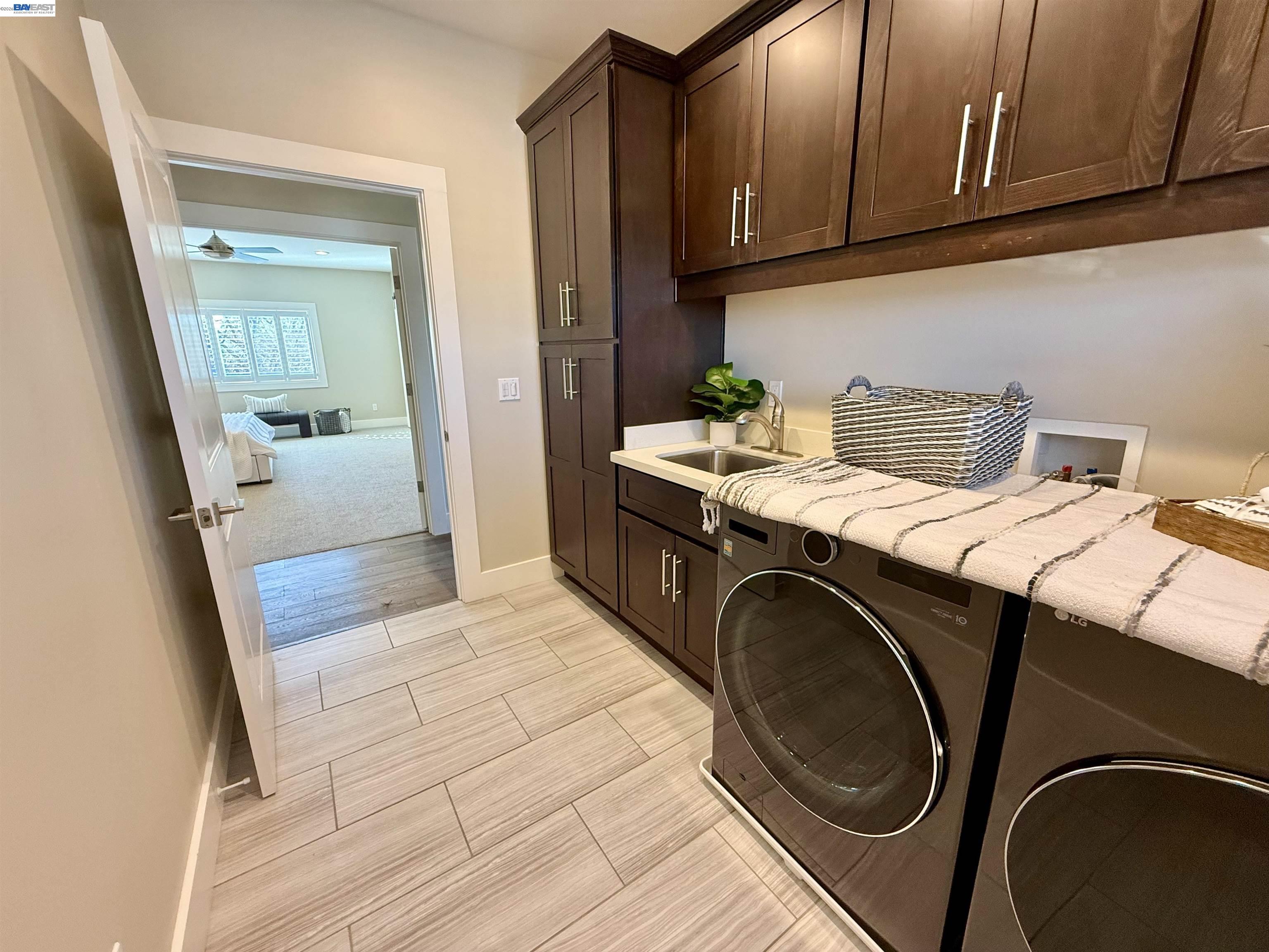 1500 Arroyo Road Livermore, CA 94550 - Photo 32 of 58 a utility room with dryer and washer