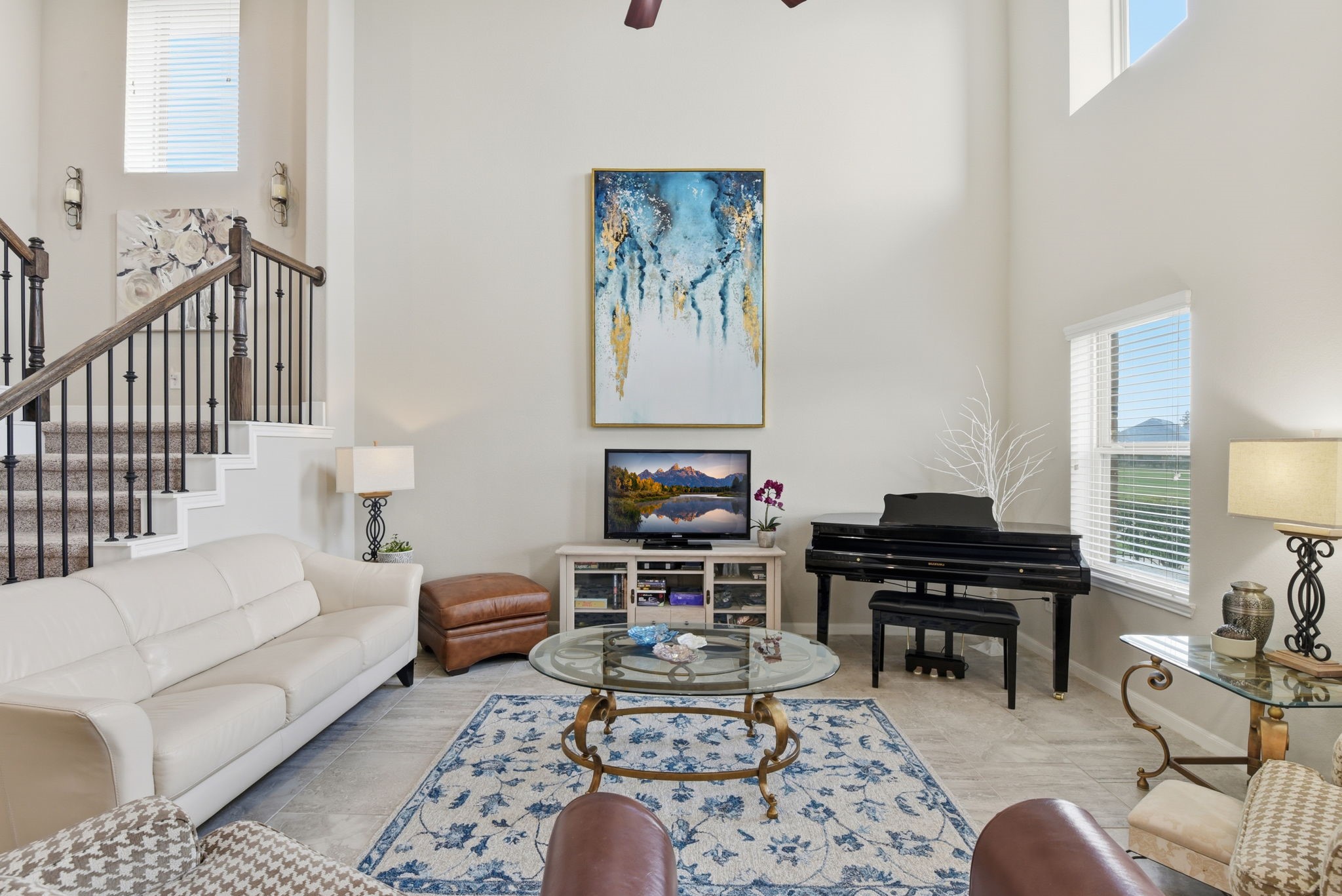 1502 City Lake Place Houston, TX 77047 - Photo 11 of 36 a living room with furniture and a piano
