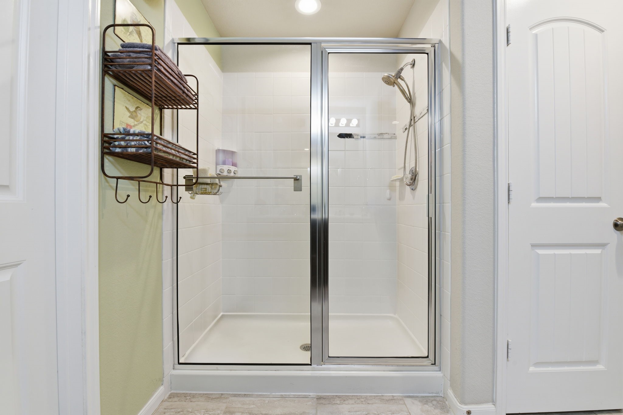 1502 City Lake Place Houston, TX 77047 - Photo 18 of 36 a bathroom with a glass shower door