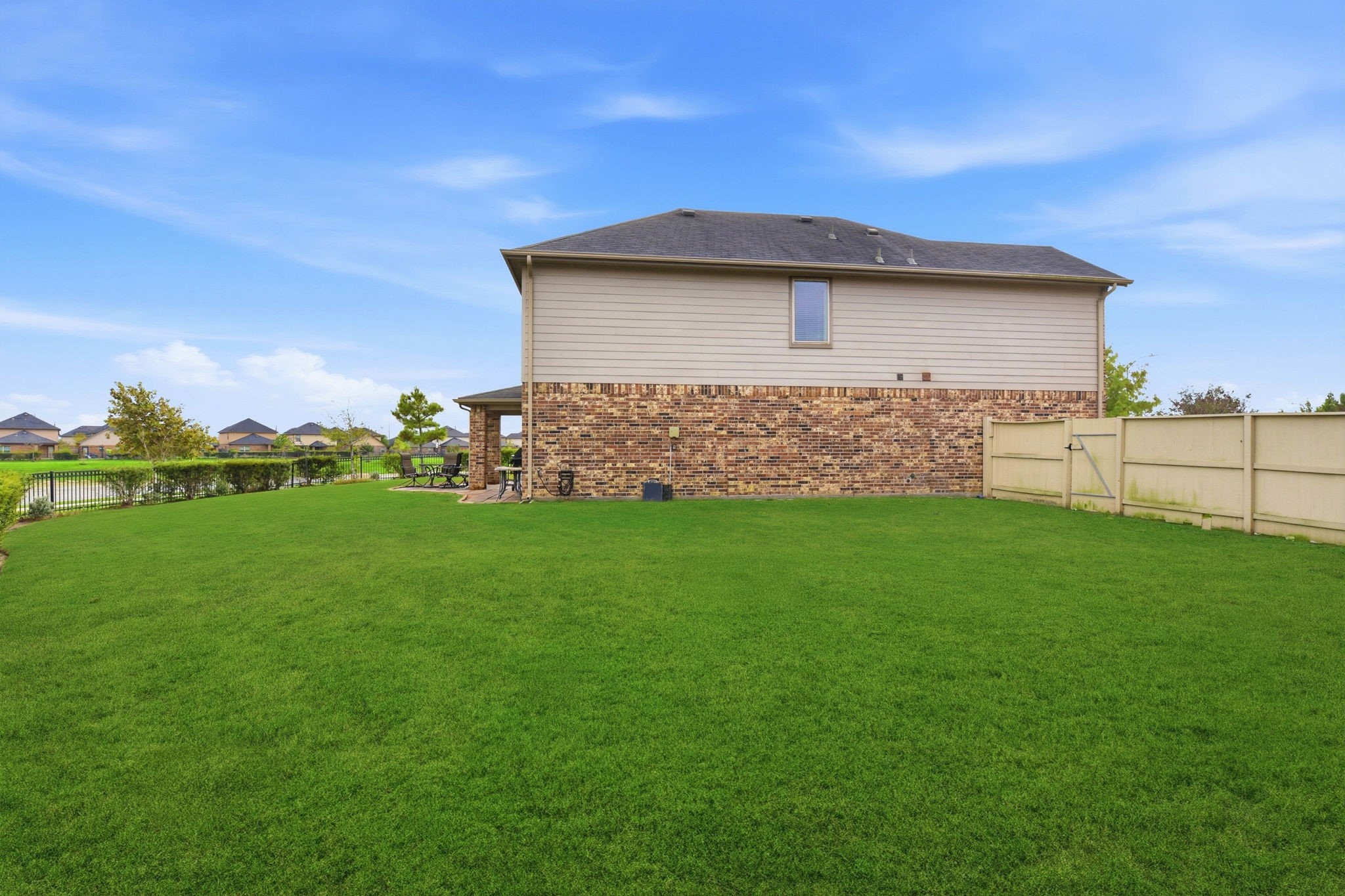 1502 City Lake Place Houston, TX 77047 - Photo 34 of 36 a view of a backyard with plants