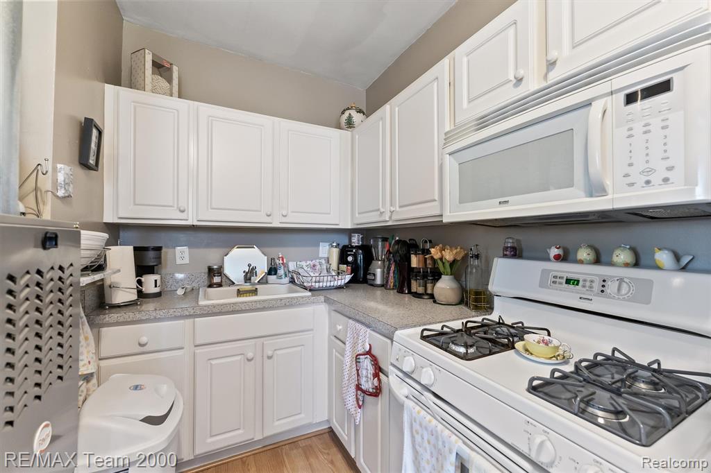 5734 North Gulley Road Dearborn Heights, MI 48127 - Photo 9 of 22