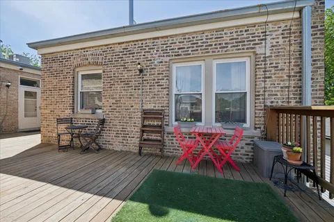 $325,000 | 4105 North Lawndale Avenue, Unit 401, Chicago, IL 60618