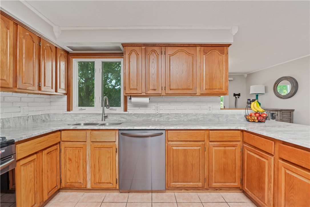 1178 State Road Webster, NY 14580 - Photo 6 of 33