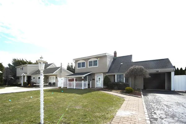 $4,300 | 32 Needle Lane, Levittown, NY 11756