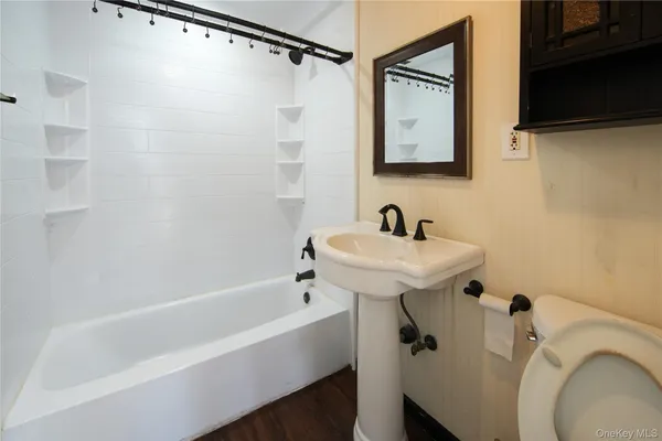 $4,300 | 32 Needle Lane, Levittown, NY 11756