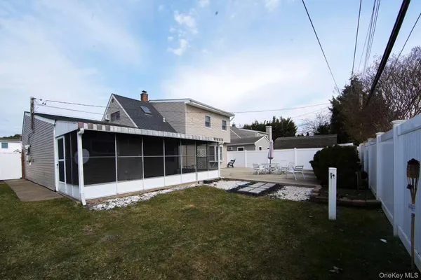 $4,300 | 32 Needle Lane, Levittown, NY 11756