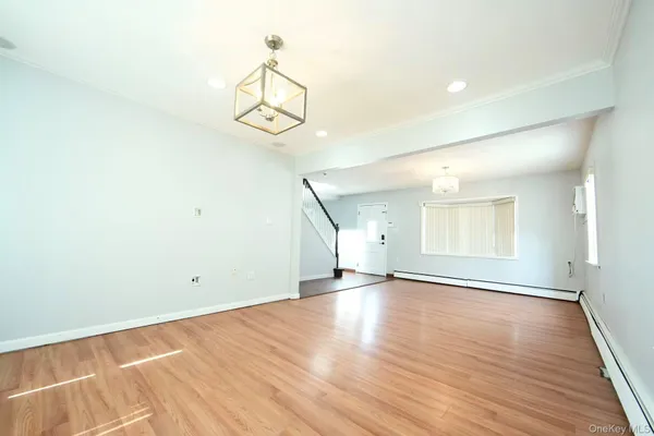 $4,300 | 32 Needle Lane, Levittown, NY 11756