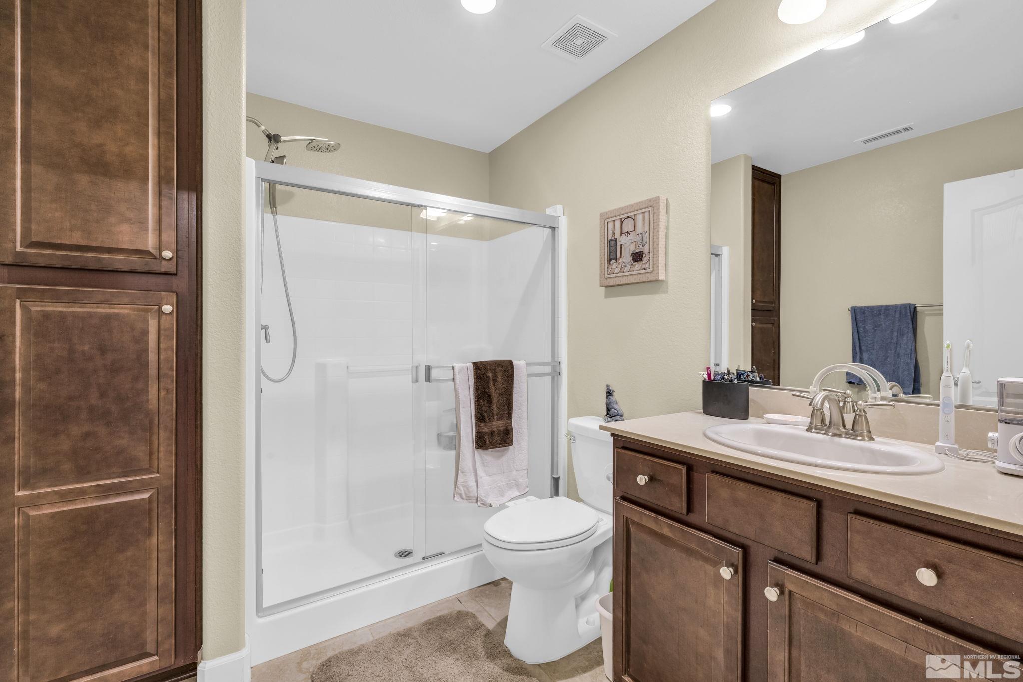6508 Copper Mountain Drive Carson City, NV 89701 - Photo 13 of 40 a bathroom with a granite countertop sink toilet and shower