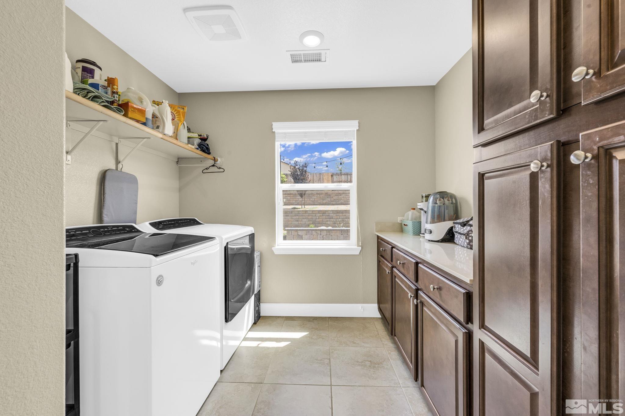6508 Copper Mountain Drive Carson City, NV 89701 - Photo 20 of 40 a kitchen with granite countertop a sink stove and refrigerator