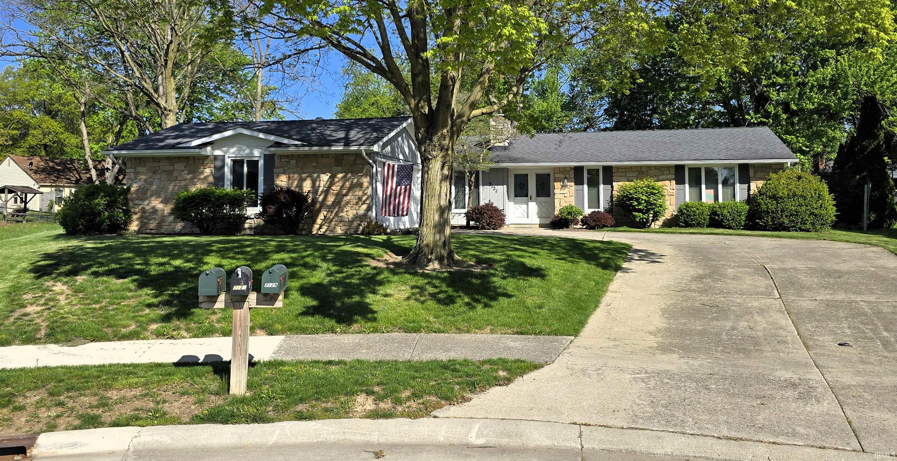 7121 Kebir Court Fort Wayne, IN 46815 - Photo 2 of 19