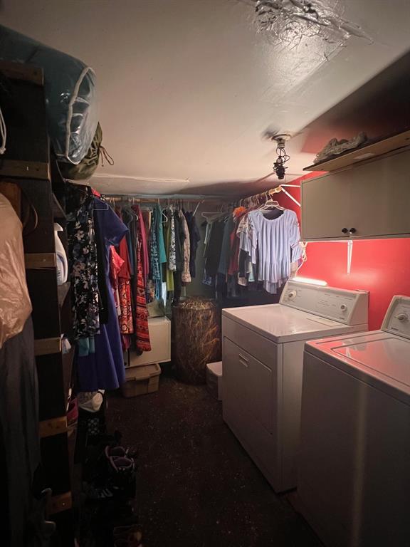 101 Commerce Street Gustine, TX 76455 - Photo 25 of 32 laundry & walk in closet in Casita