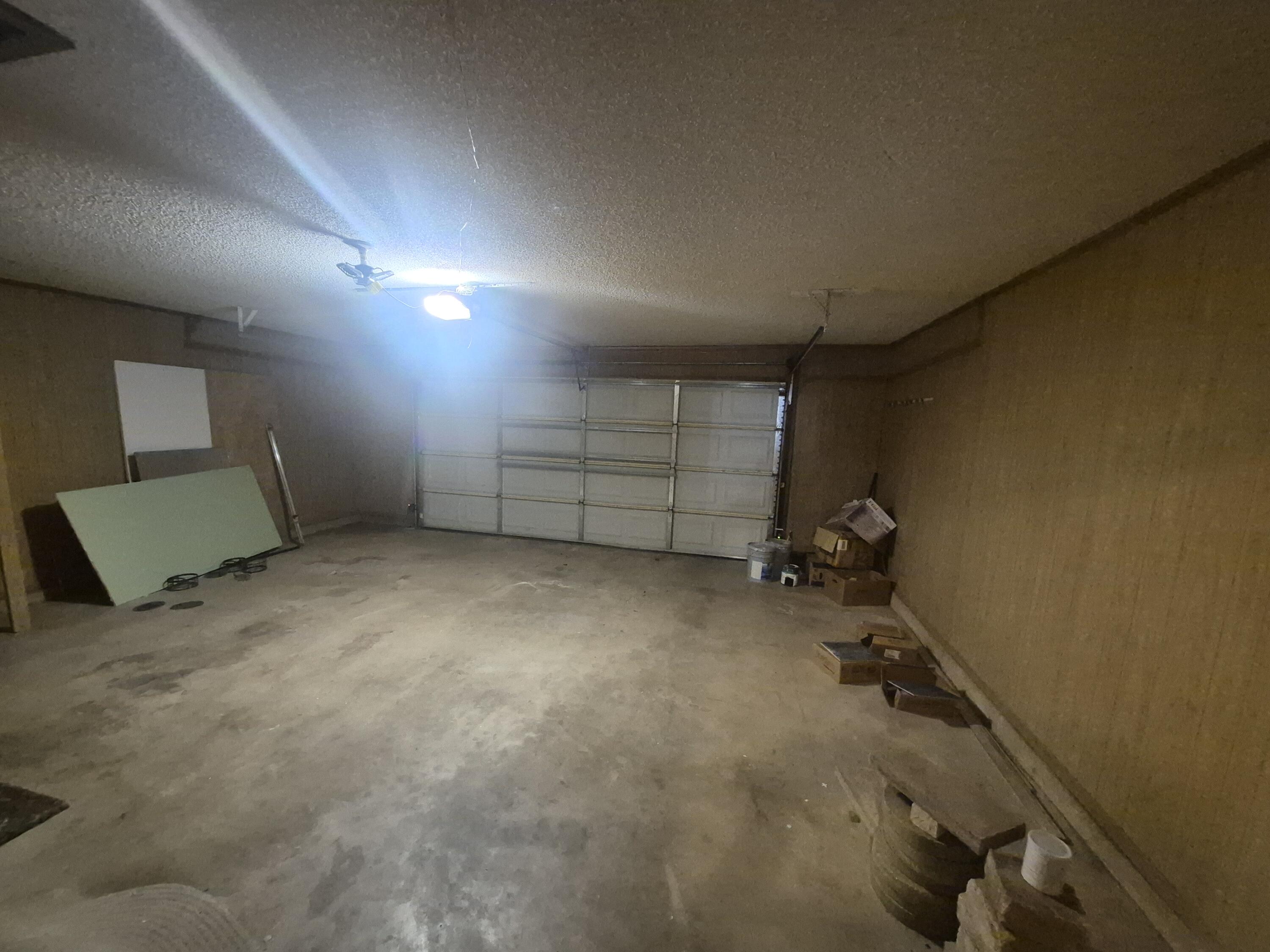 3211 94th Street Lubbock, TX 79423 - Photo 18 of 24 an empty room with a bench