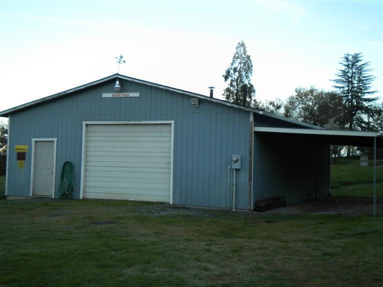 4048 Old Stage Road Central Point, OR 97502 - Photo 4 of 24 a backyard of a house