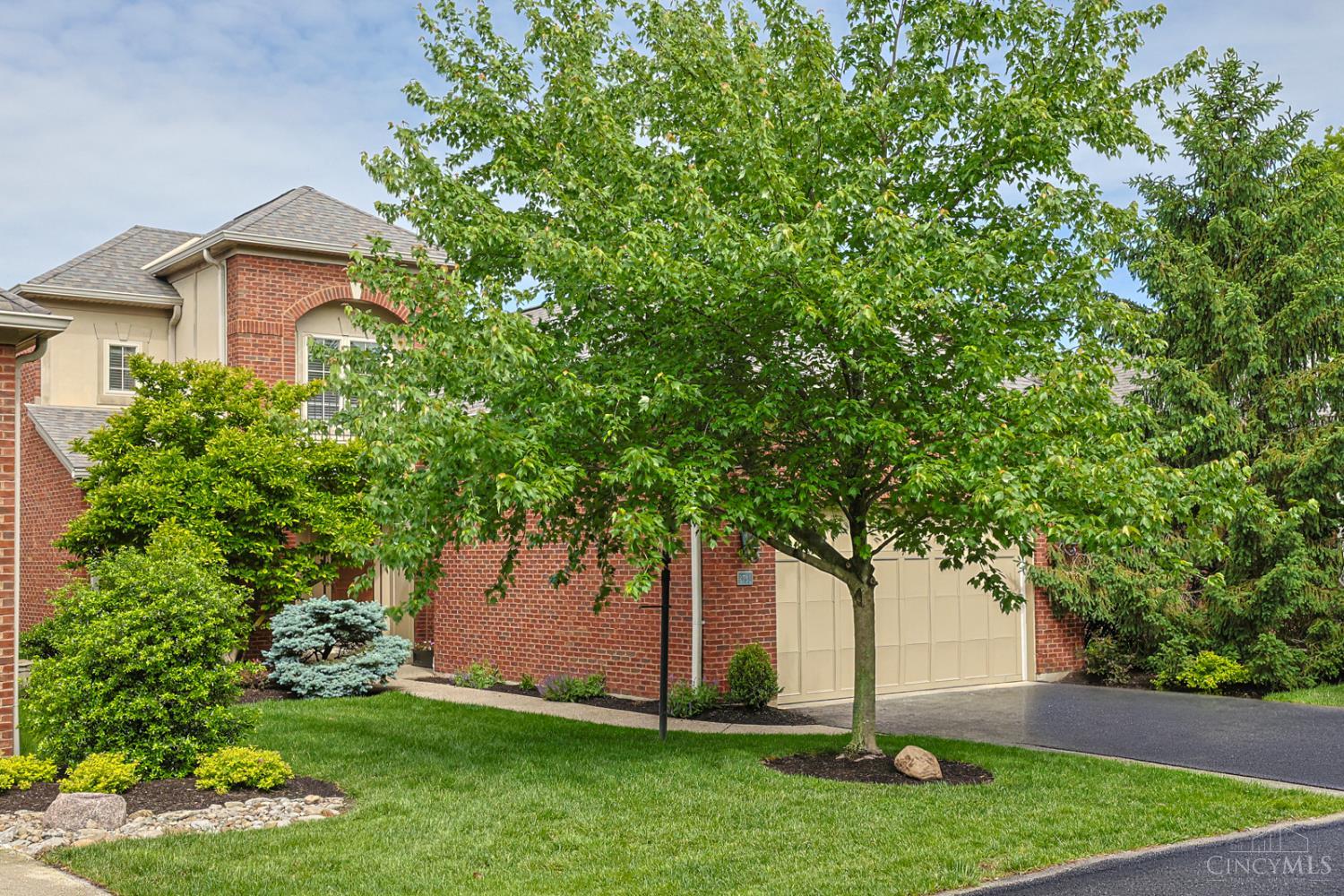 8731 Kenwood Road Cincinnati, OH 45242 - Photo 1 of 73
