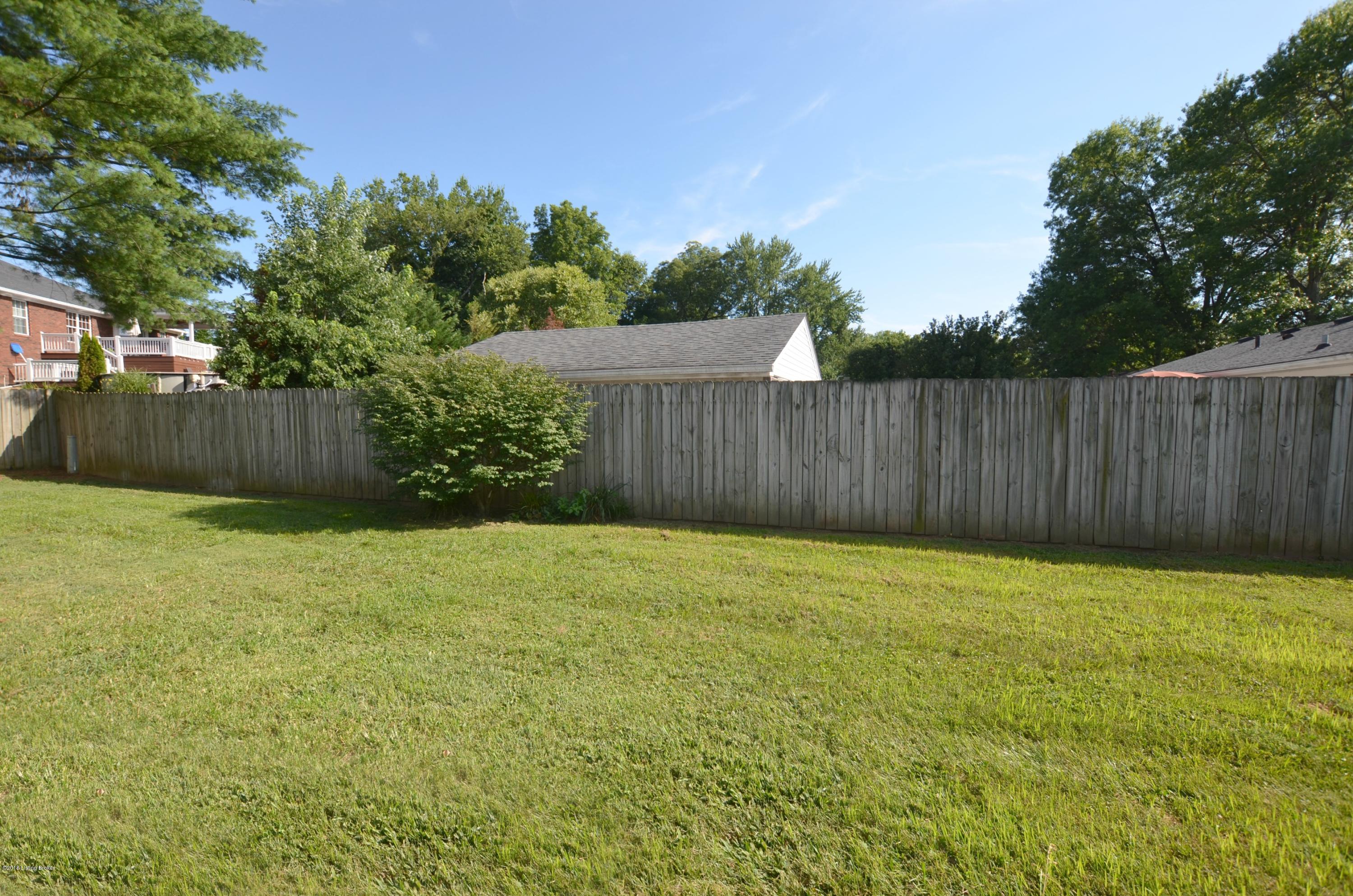 11207 Torrington Road Louisville, KY 40272 - Photo 30 of 31 30