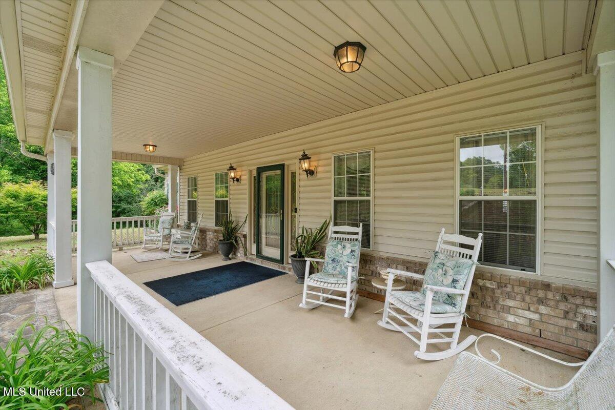 796 Lee Road Byhalia, MS 38611 - Photo 3 of 38 covered front porch