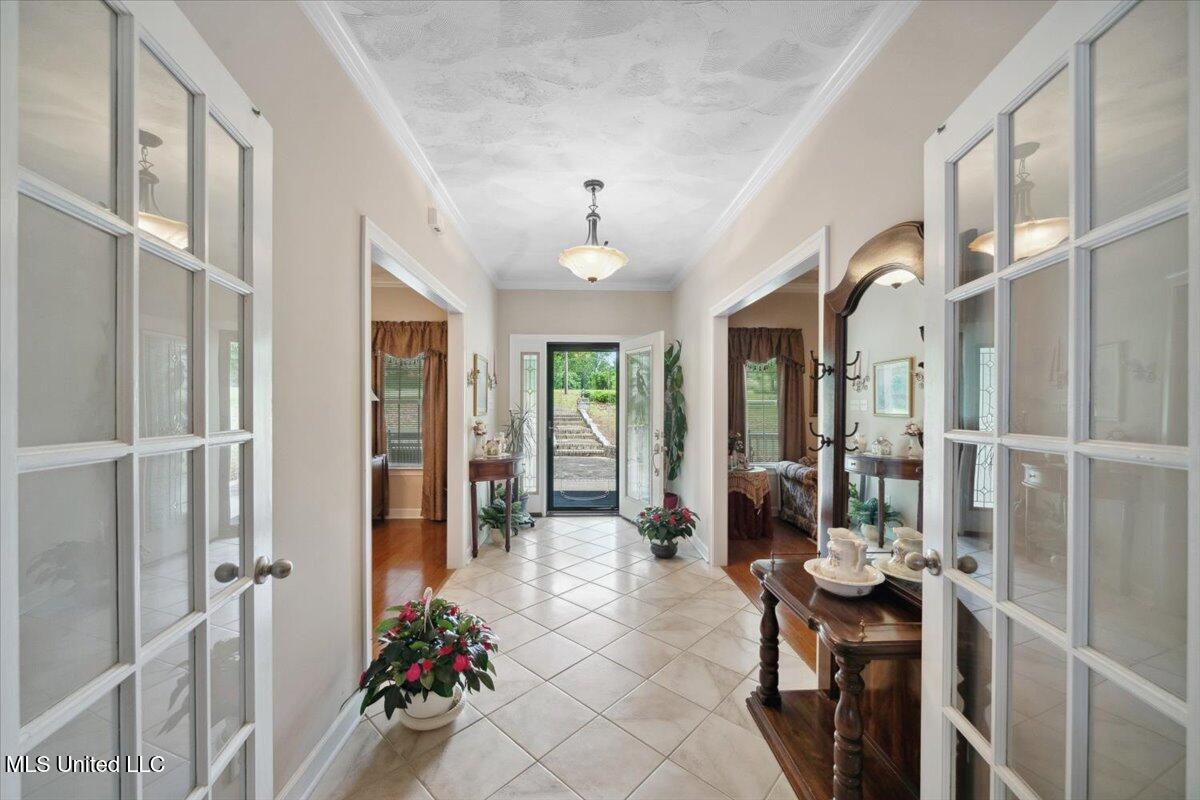 796 Lee Road Byhalia, MS 38611 - Photo 5 of 38 Front door entry