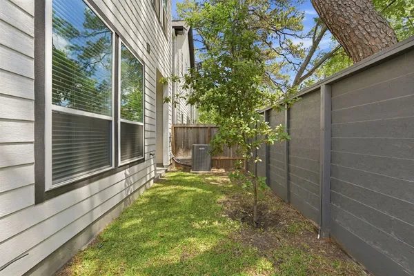 $2,795 | 1113 Highland Square Lane, Houston, TX 77091