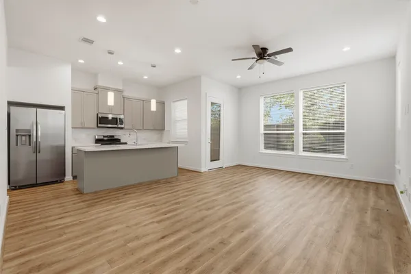 $2,795 | 1113 Highland Square Lane, Houston, TX 77091