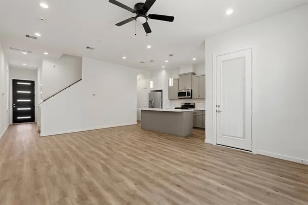 $2,795 | 1113 Highland Square Lane, Houston, TX 77091